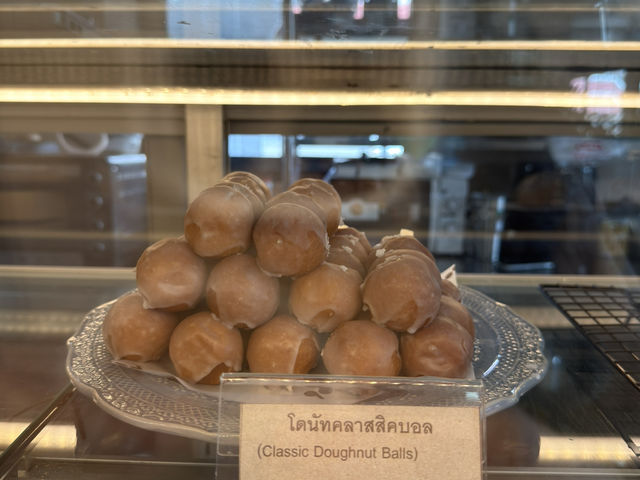 คาเฟ่เล็ก ๆ ฟีลอบอุ่น แถวหาดไม้ขาว ภูเก็ต