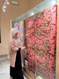 Batik, identitas dan warisan bangsa.
