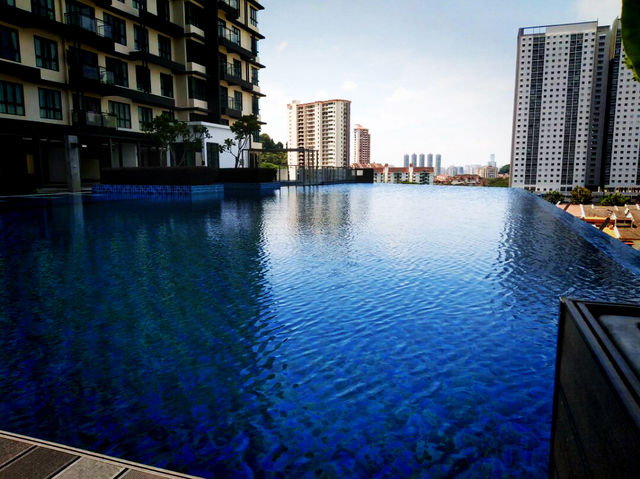 Raffel Tower, Gelugor — Modern Hillside Living with Scenic Views