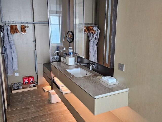 入住很高級又高樓層的深圳灣萬麗酒店