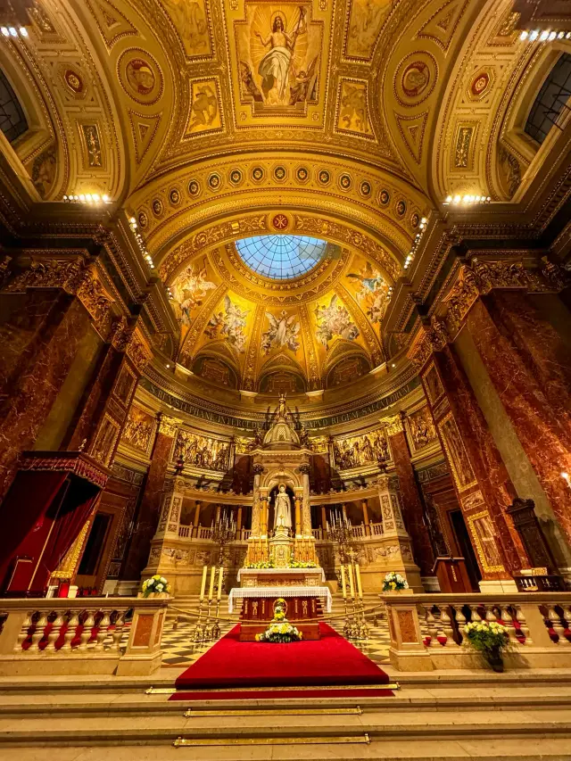 Architectural Marvel at the Heart of Budapest – St. Stephen’s Basilica