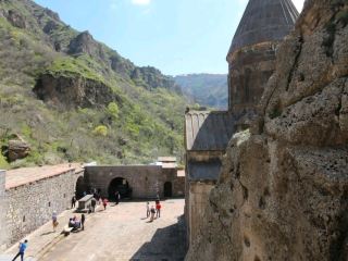 Гегардский монастырь – чудо, высеченное в скале