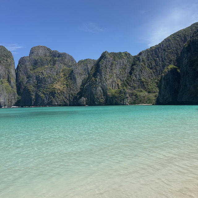 ทะเลน้ำใสสวยมากในกระบี่ 🌊🌴 ทะเลน้ำใสสวยมากในกระบี่ 🌊🌴