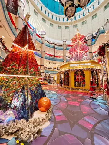 ❄️✨ Where Chic Christmas Meets Winter Fun: Sunway Pyramid & Lagoon ✨❄️
