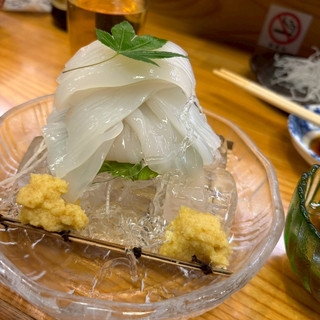在金澤站的一次偶遇：新鮮的海鮮和熱情好客的服務。