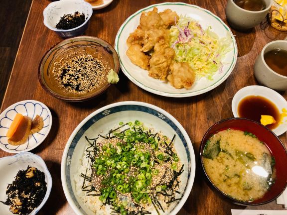 大分旅【ホーロー看板に囲まれた昭和レトロな空間で味わう郷土グルメ