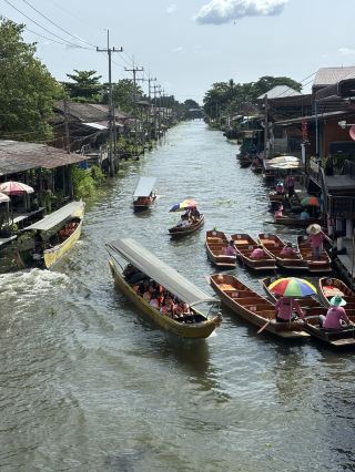 Hand-rowed boat at the floating market.