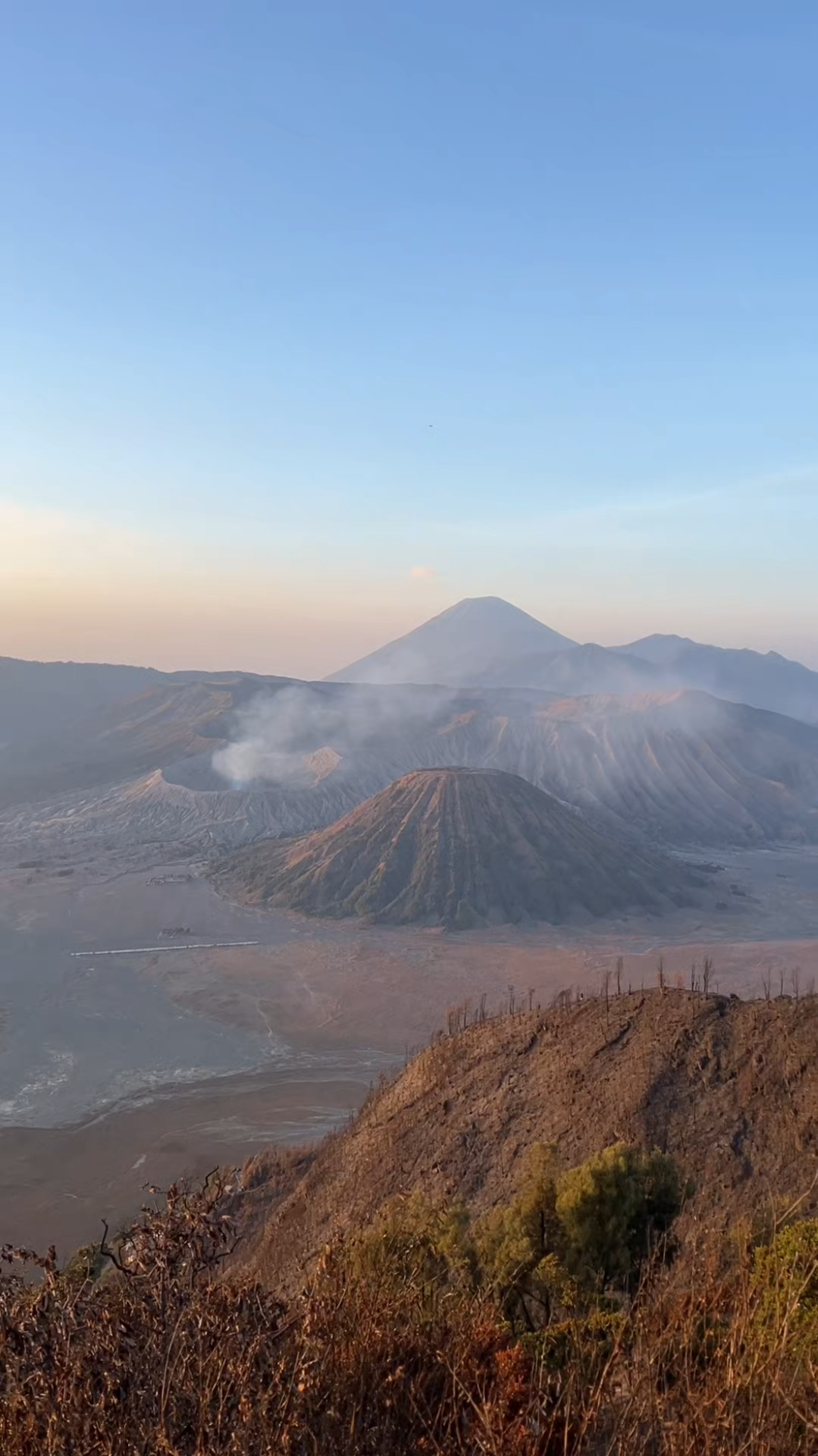 🍂【Brahma, Indonesia】An unexpected surprise on my second visit! A natural autumn landscape painted with sunlight ✨🌋