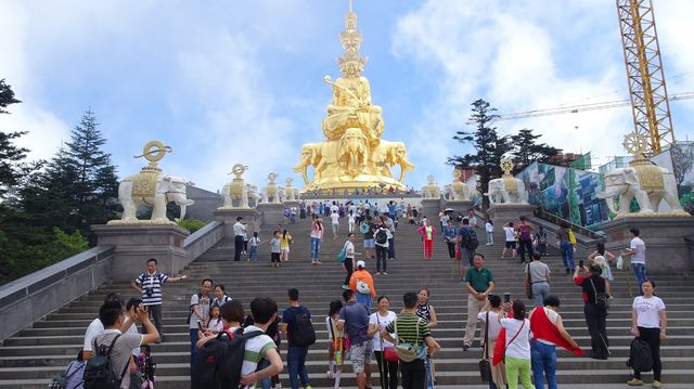 Emei Mountain - Elephants and Bodhisattvas abound on Ermei Shan.