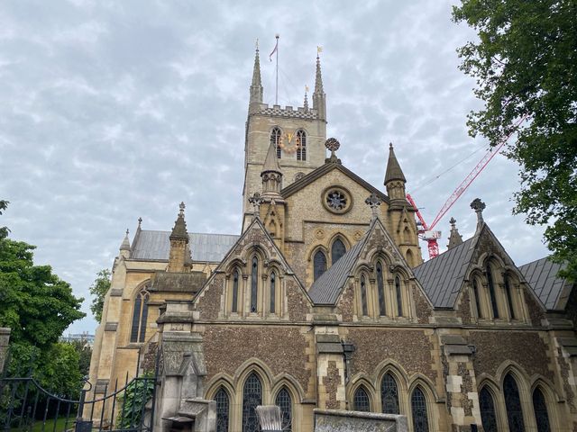 Serenity at Southwark Cathedral 🏛️🌿