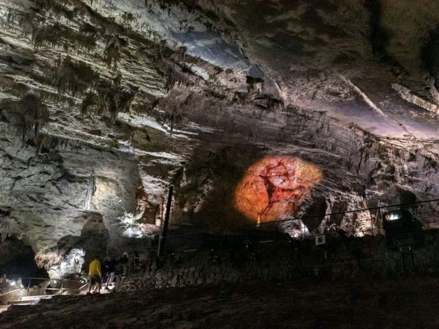 ท่องดินแดนมหัศจรรย์ใต้พิภพในถ้ำ Cave of Han