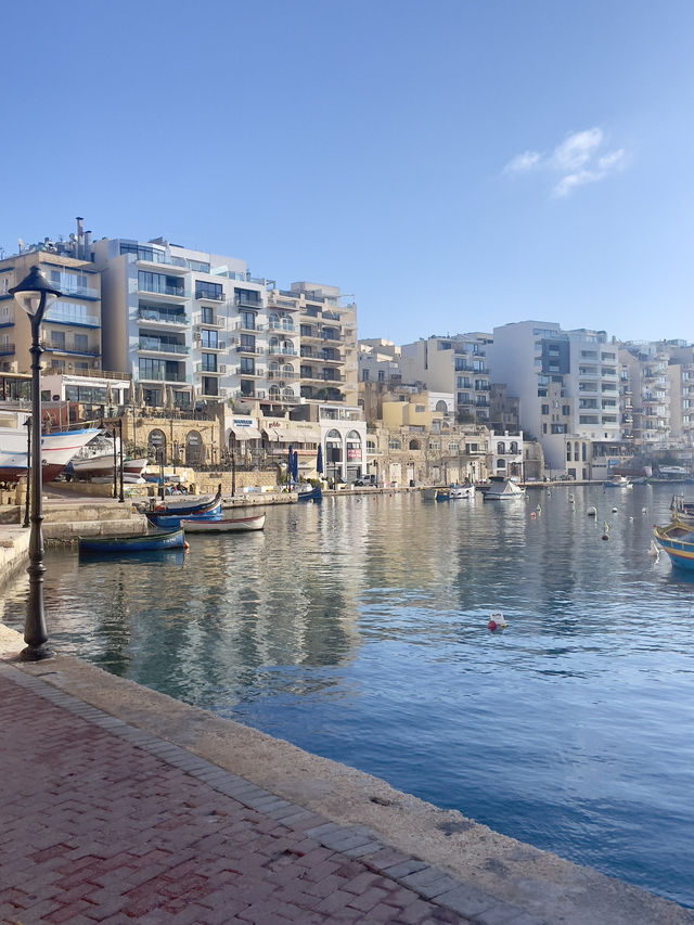 Sunny Spinola Bay