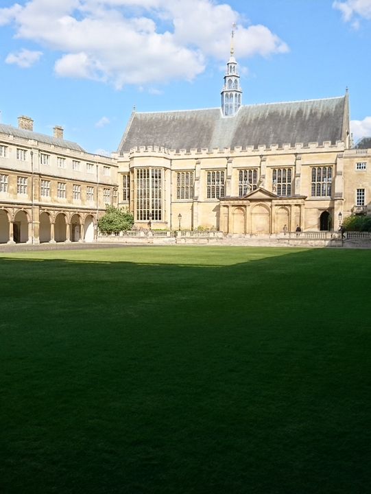 A Perfect Day in Cambridge: Views, Punting, and Scenic Walks 🚣‍♀️🏛️🌿