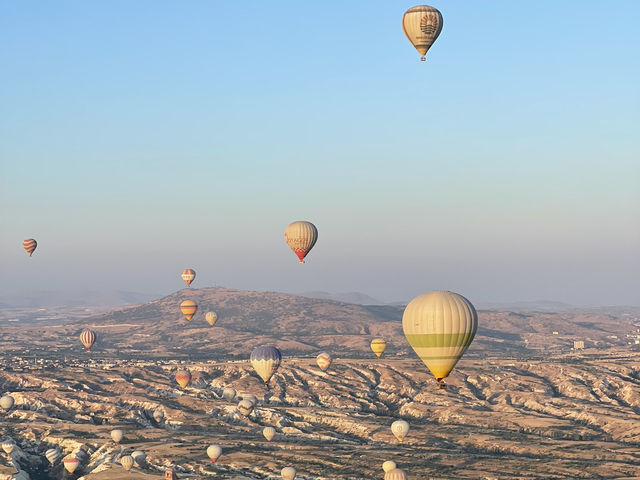 How beautiful is the sky in space balloons in Cappadocia! 🎈✨