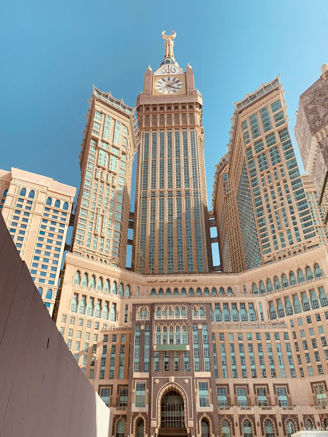 Under the Stars: Mecca’s Divine Stillness 🌌