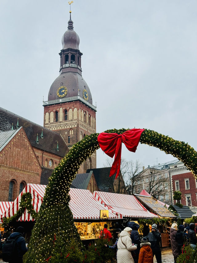Frozen Fairytales & Cozy Cafés in the snowy Riga ☕️ 