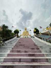Stunning temple in Phrachuap Khiri Khan