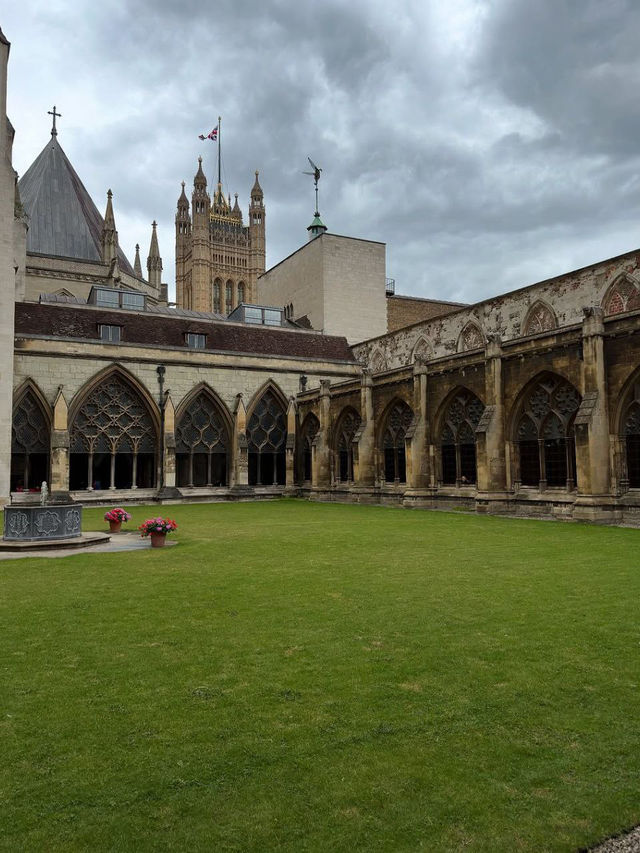 🏛 Westminster Abbey – The Coronation Cathedral of Kings and Culture