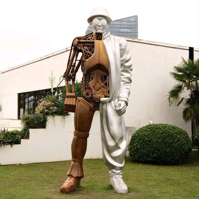 Hechai 1972 Street Statues / 2025 Hechai 1972 Street Statues / 2025