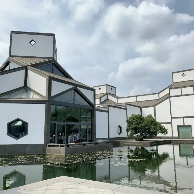 イオミンペイ氏設計の新館が美しい「蘇州博物館」