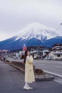 又是花式看富士山的一天，依然是選擇了包車一日遊，因為冬天天黑得早，我們選擇了7點就從東京開車出發了