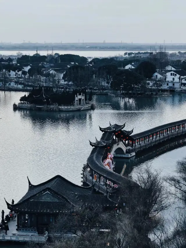 Compared to Tongli, Luzhi and Zhouzhuang, Jinxi Ancient Town in Suzhou is much more low-key