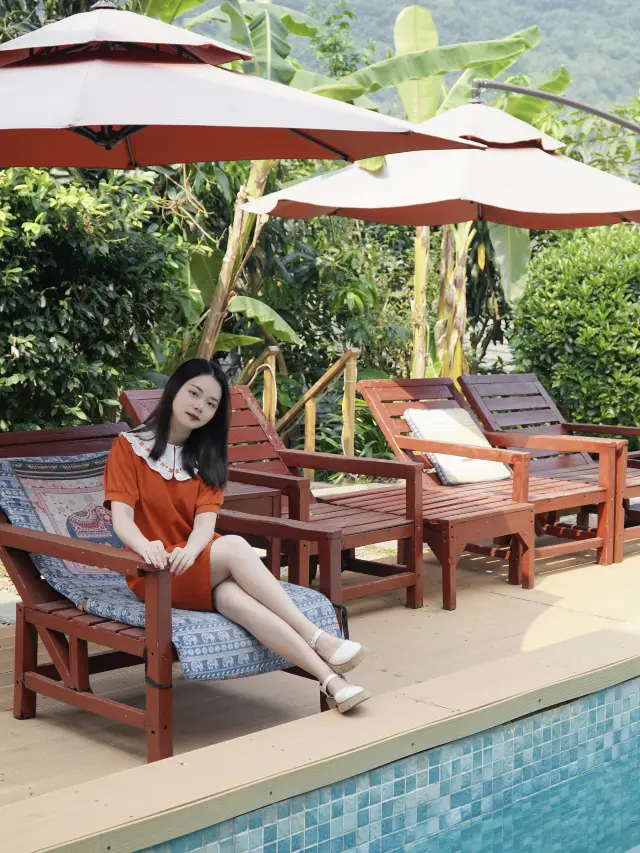 Celebrity Style | The Dai-style stilted buildings by the Lancang River