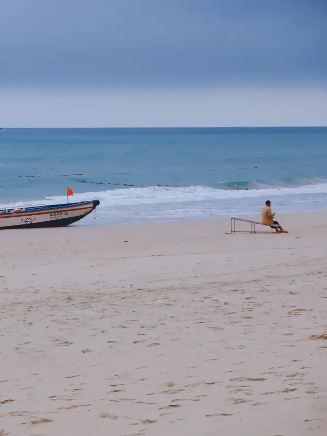 The beach in Shenzhen is so beautiful! You can also fish here