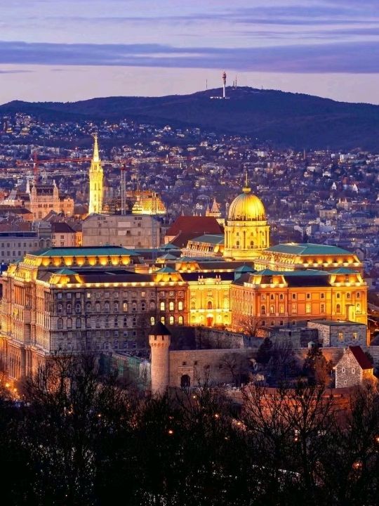 Blue Hour at Budapest Parliament 😍❤️