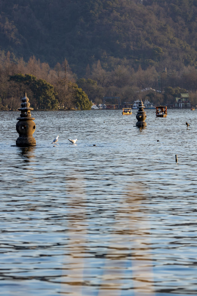 "The Pavilion of Mutual Affection", the epitome of romantic sunset at the heart of West Lake.