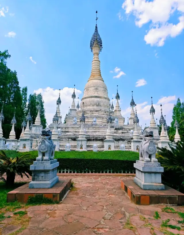 ไปหมู่บ้านที่พิเศษที่สุดในยูนนาน ชมวัฒนธรรมของชนกลุ่มน้อย 25 กลุ่มรวมเป็นทิวทัศน์เดียว บานสะพรั่งในหมู่บ้านหนึ่ง