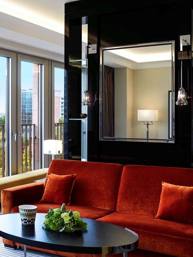 🌟✨ Frankfurt's Finest: Top Luxe Stays in the City 🏨💎