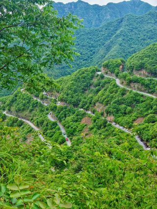 A paradise for travel adventurers and photographers - the Wan Nan Sichuan-Tibet Highway