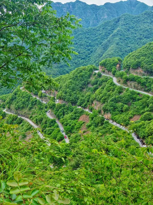 A paradise for travel adventurers and photographers - the Wan Nan Sichuan-Tibet Highway