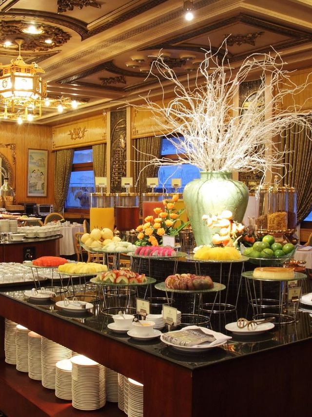 🌟 Unwind in Ho Chi Minh's Historic Rex Hotel 🌆✨