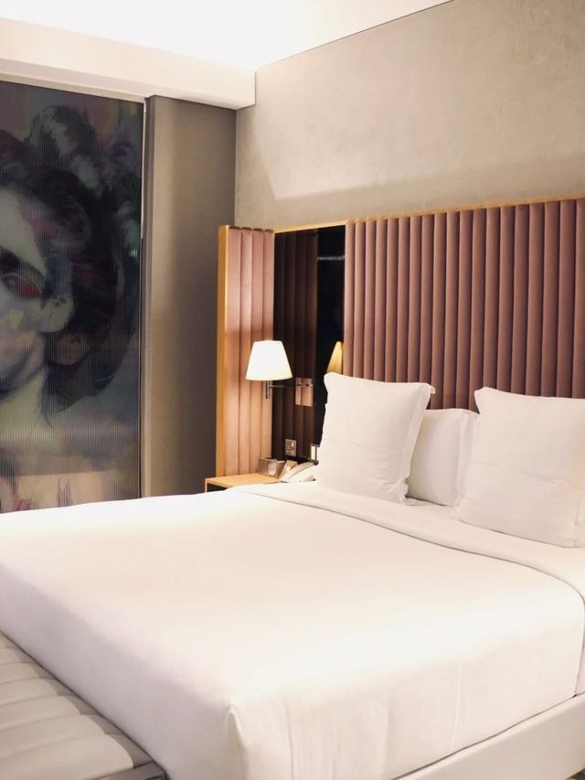 Dubai's Sky-High Elegance: SLS Dubai Hotel 🏙️✨
