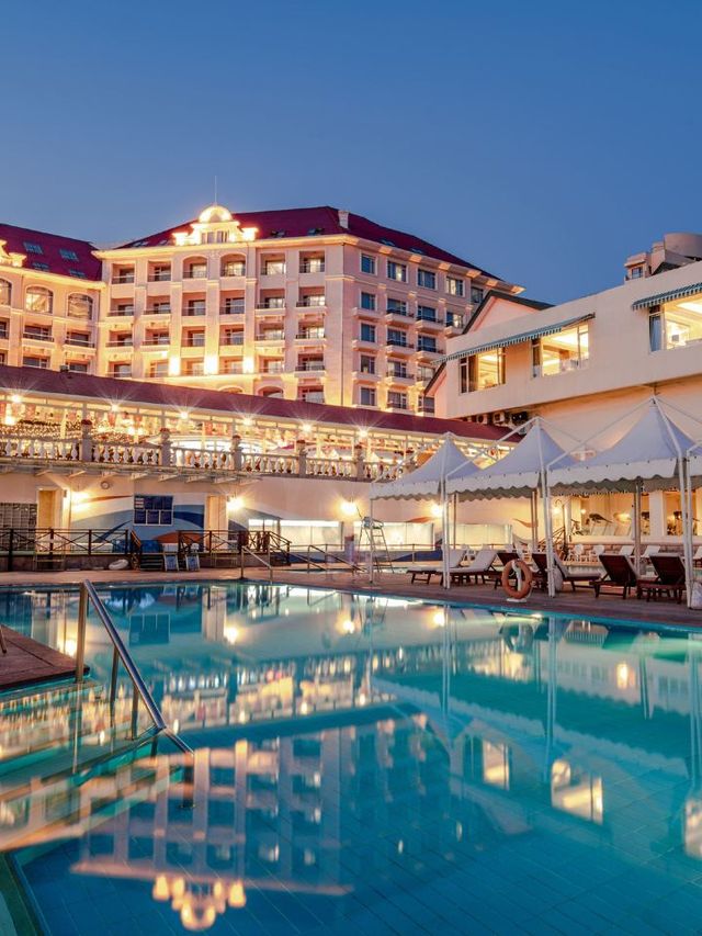 🌊🏨 Qingdao's Seaview Garden Hotel: A Coastal Gem 🌅