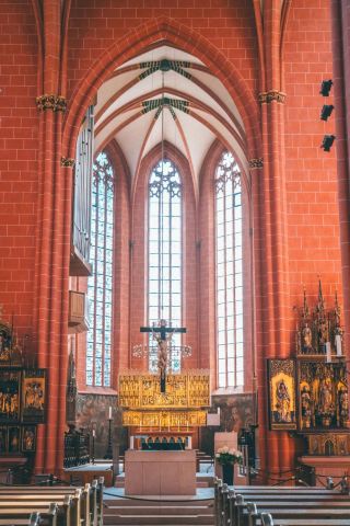 Nhà thờ Frankfurt, Đức: chứng nhân lịch sử và kho tàng nghệ thuật.
