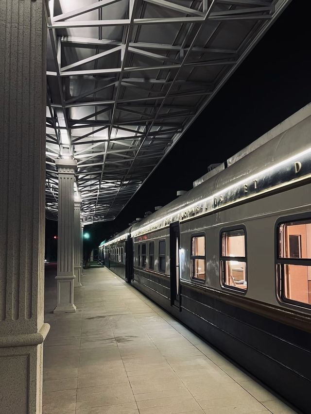 揽雲谷係一間位於宜興懸崖上嘅高端野奢度假酒店。