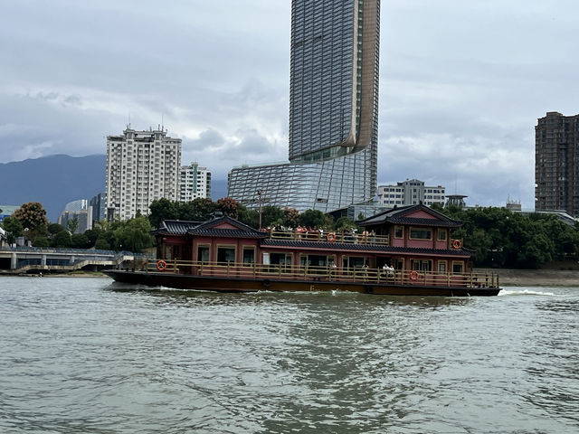 桐君山與富春江遊輪之旅。