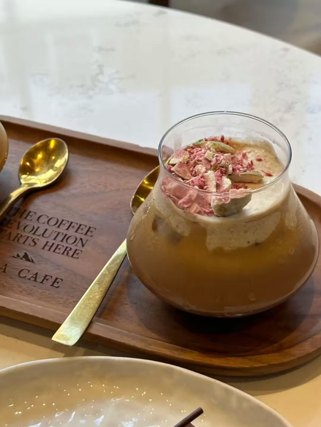 Qima Cafe the best place for coffee in London 🇬🇧