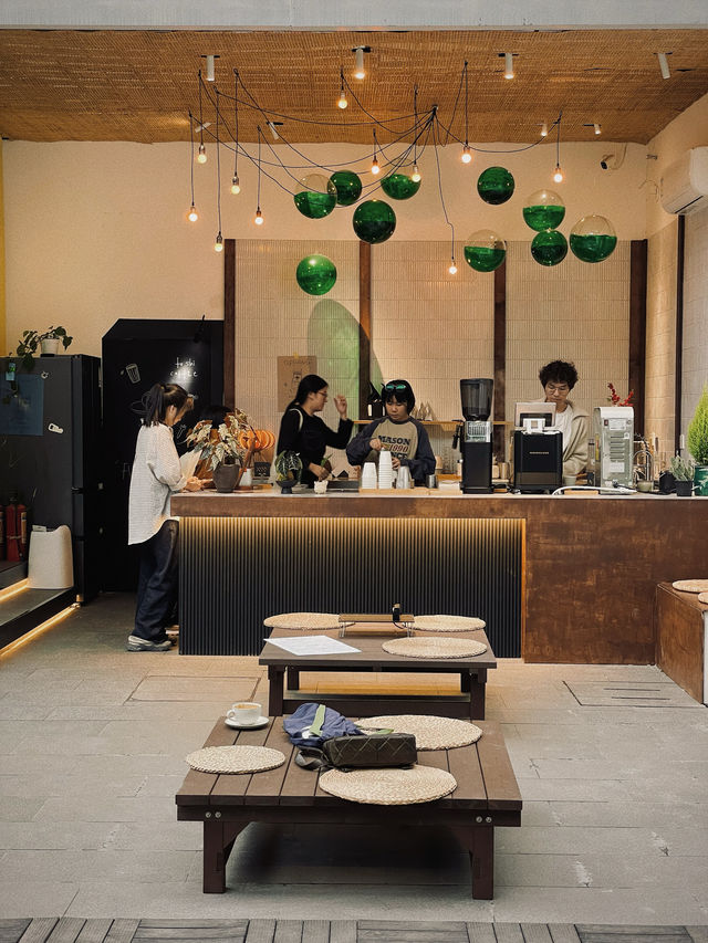 深圳新店｜活力滿滿的多巴胺天台咖啡室。