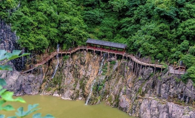 穿越千年時光，情醉漢中石門棧道
