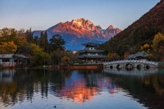 《玉龍劃船：悠遊仙境之旅》