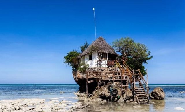 桑給巴爾島上的The Rock餐廳