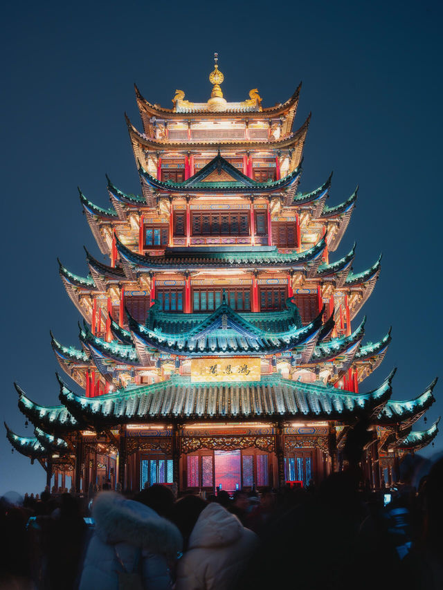 Hong’en Temple in Chongqing: A Breathtaking Experience of Traditional Chinese Aesthetics!