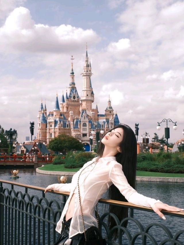 Shanghai Disneyland resort is a must visit❤️
