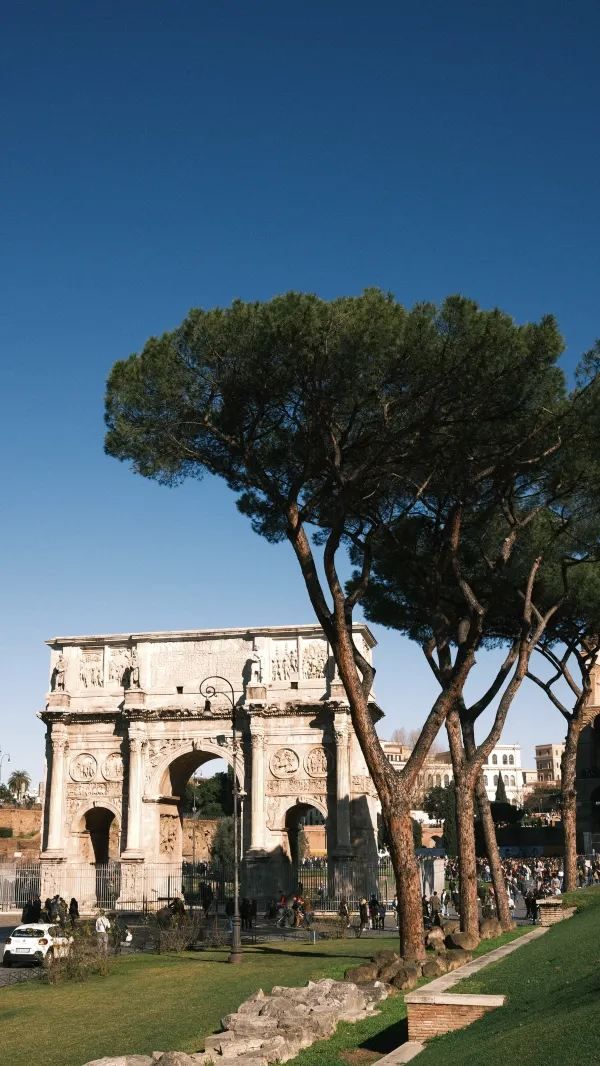 Spring Travel to the Colosseum in Rome