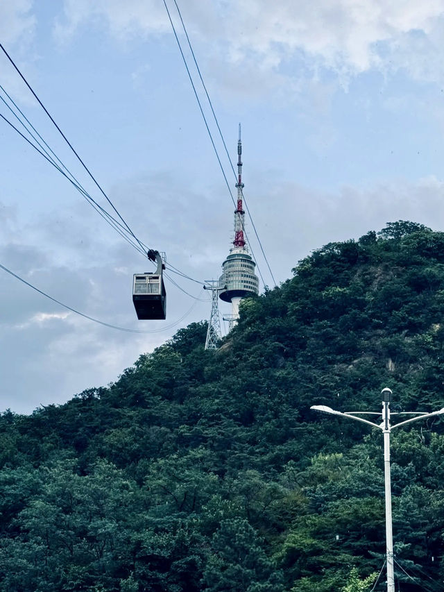 纜車上的城市輪廓