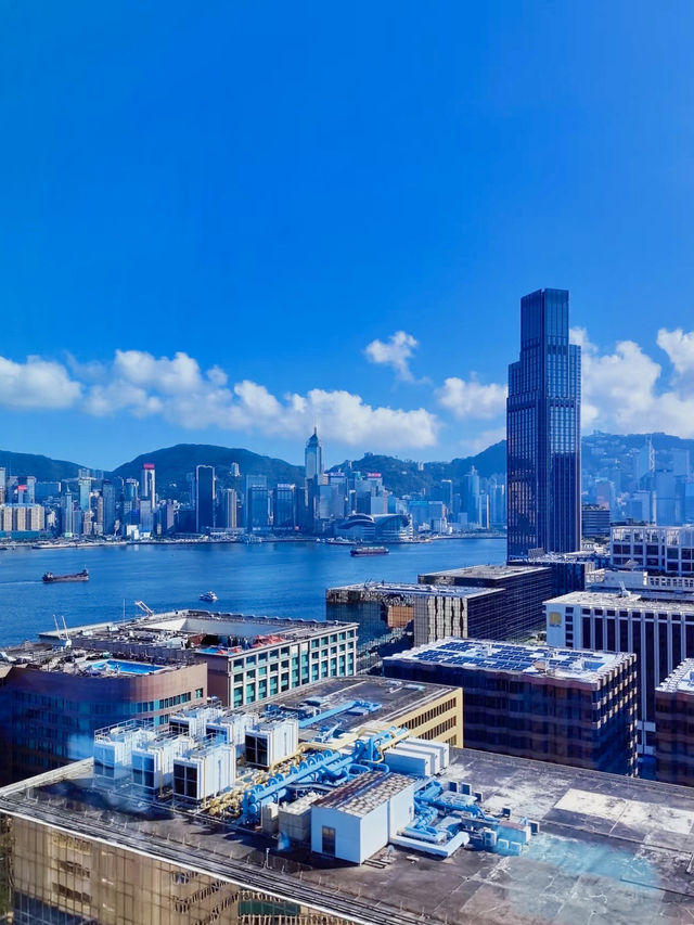 城市光影中的現代奢華：唯港薈酒店